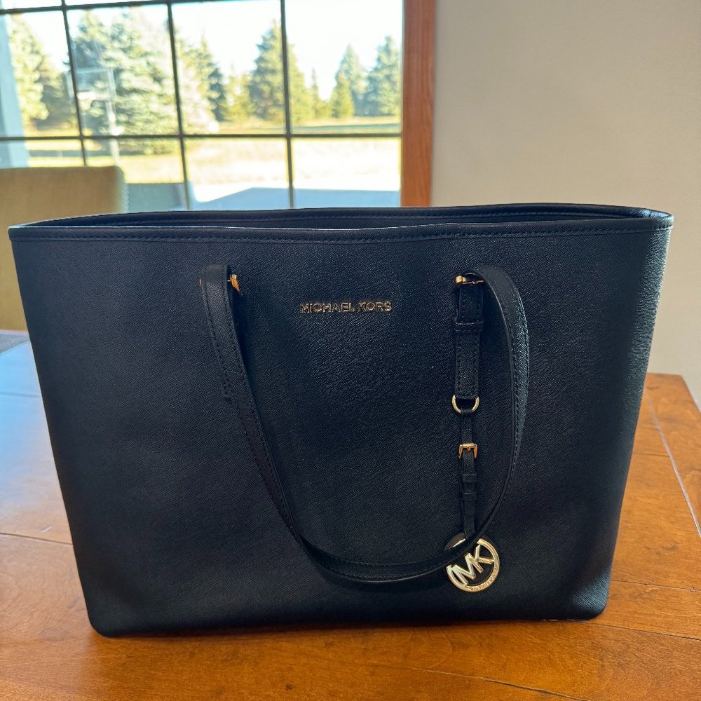 Michael Kors Saffiano Medium Jet Set Travel Tote